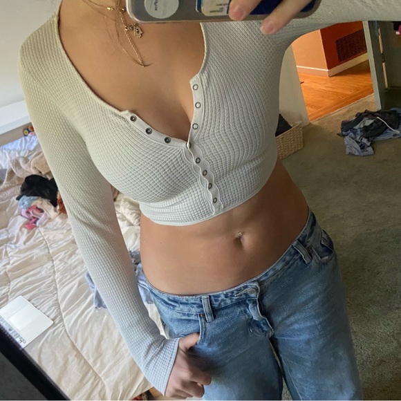Multi-coloured long sleeve crop top + sweater bundle - Picture 7 of 9